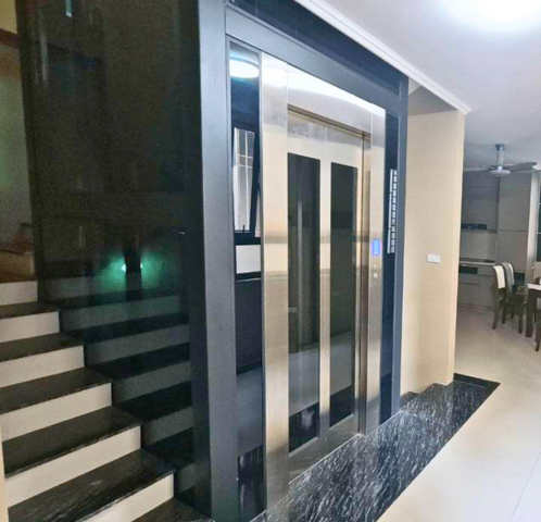 Cửa tầng thang máy 15